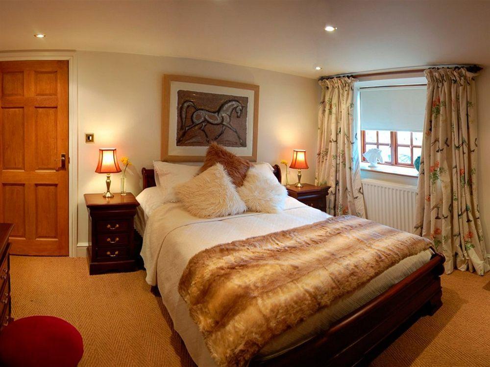 Отель The Hood Arms Kilve Экстерьер фото
