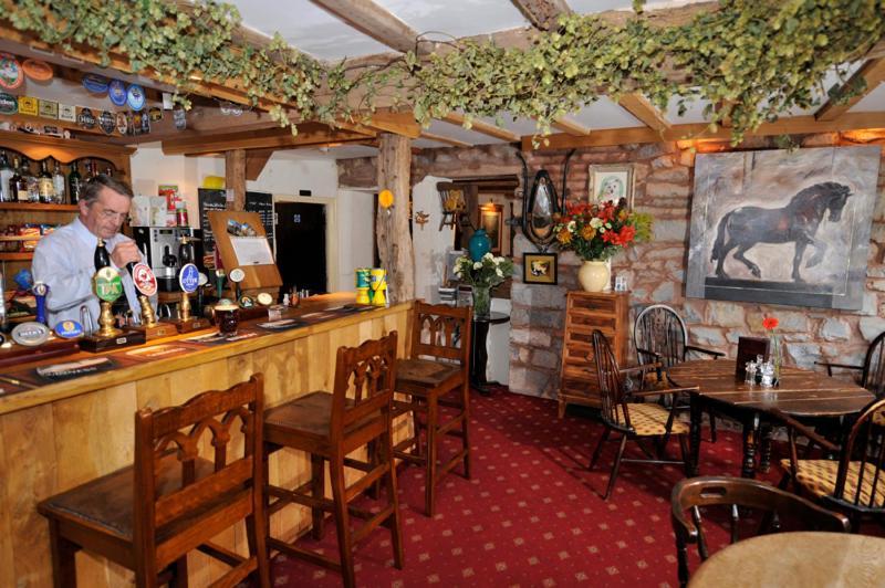 Отель The Hood Arms Kilve Экстерьер фото