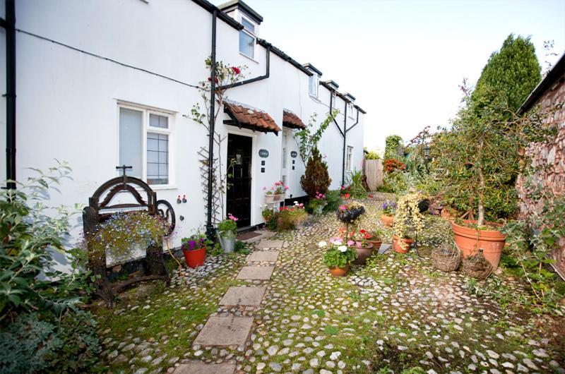 Отель The Hood Arms Kilve Экстерьер фото